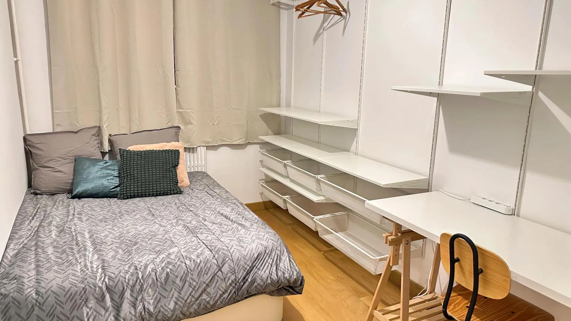 Cozy 3 Bedroom Apartment Dans Republique Paříž